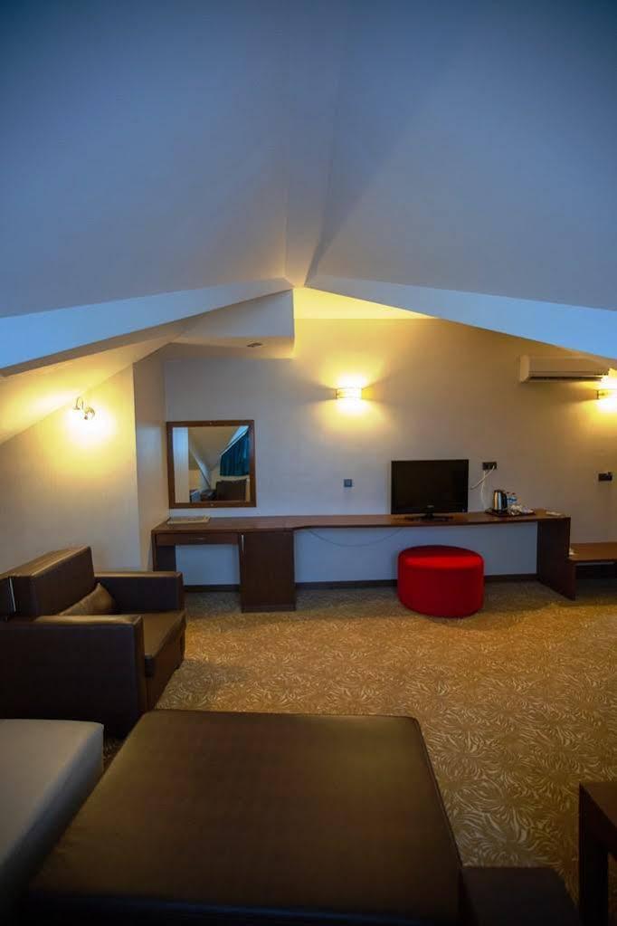 Highway Otel Elmalik   Exterior photo